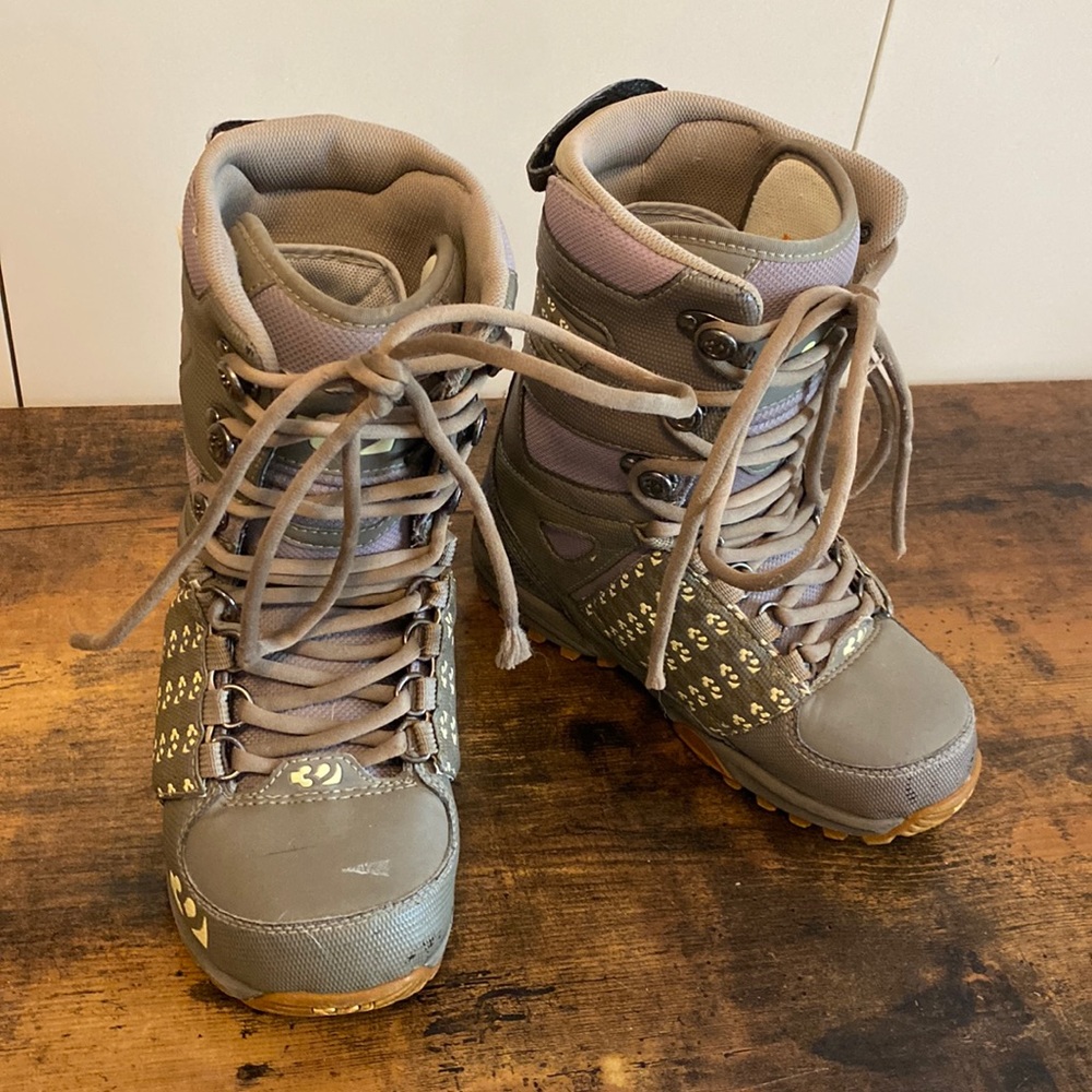 32 Thirty Two Lashed Snowboard Boots Women's Size 6